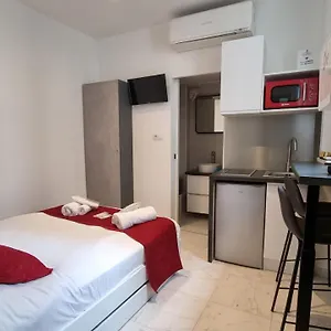 4 Dans Le Meme Immeuble Apartamento Cannes